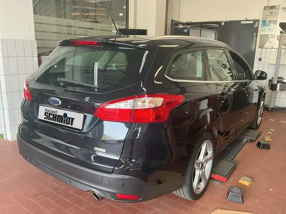 Gebraucht Ford Focus 182 PS (133 kW) 2013 Pantherschwarz