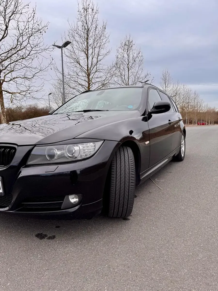 Gebraucht BMW 320 184 PS (135 kW) 2012 Schwarz Kombi