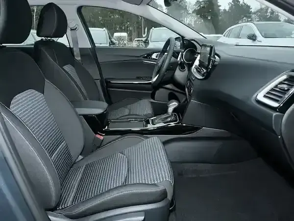 Usado Kia Ceed 140 CV (102 kW) 2025 Gris Utilitario