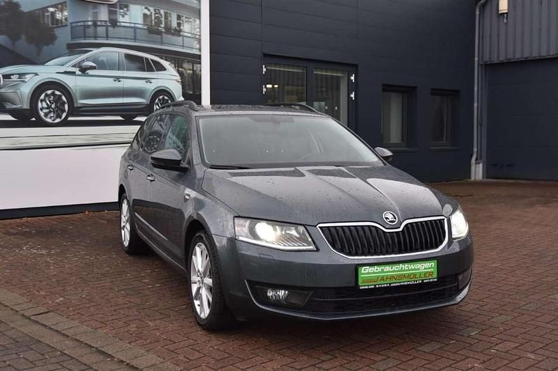 Quarzgrau metallic Gebraucht 2016 Skoda Octavia Joy Kombi | 16.500 € (Etwas zu teuer) - Bild 1/4