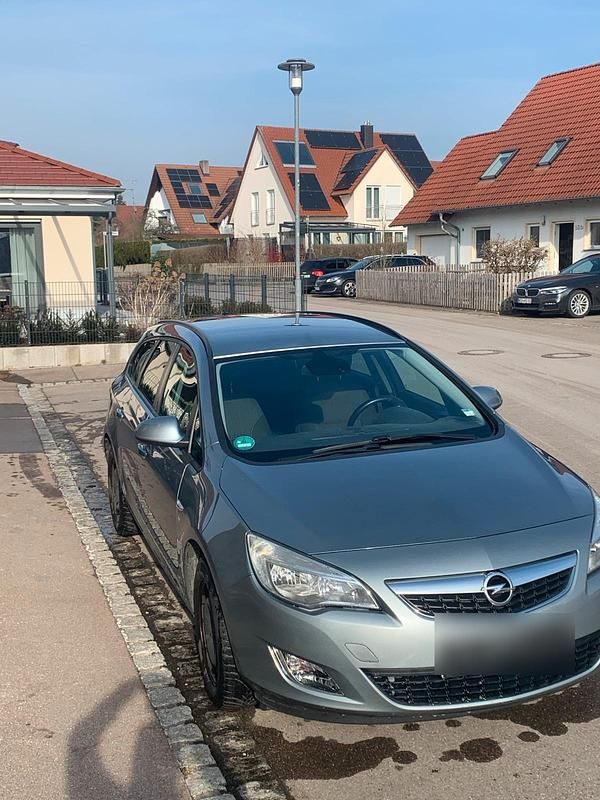 Gebraucht 2012 Opel Astra Kombi | 3.000 € - Bild 1/4