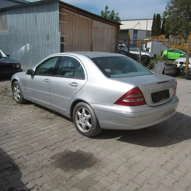Second-hand Mercedes C220 Elegance 143 CP (105 kW) 2001 Argintiu Berlinǎ