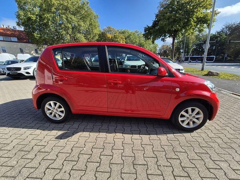 Gebraucht Daihatsu Sirion 91 PS (66 kW) 2011 Rot Kleinwagen