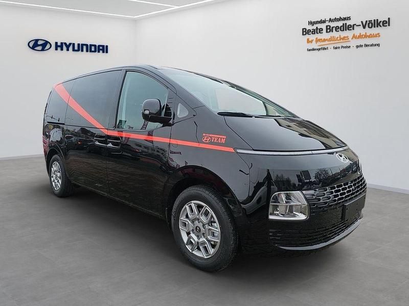 Neu Hyundai Staria Trend 224 PS (164 kW) 2025 Abyss black / mic Van / Kleinbus