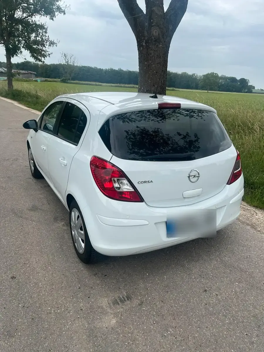 Gebraucht Opel Corsa 100 PS (73 kW) 2011 Weiß Kleinwagen