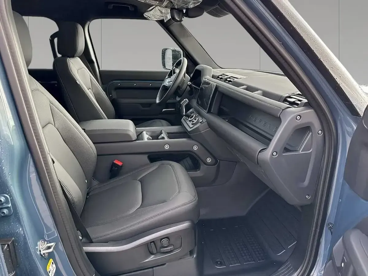 Gebraucht Land Rover Defender SE Dynamic 304 PS (223 kW) 2026 Tasman blue SUV