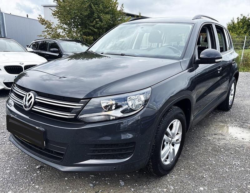 Uranograu/cinza urano Gebraucht 2016 VW Tiguan SUV | 12.490 € (Superpreis) - Bild 1/4