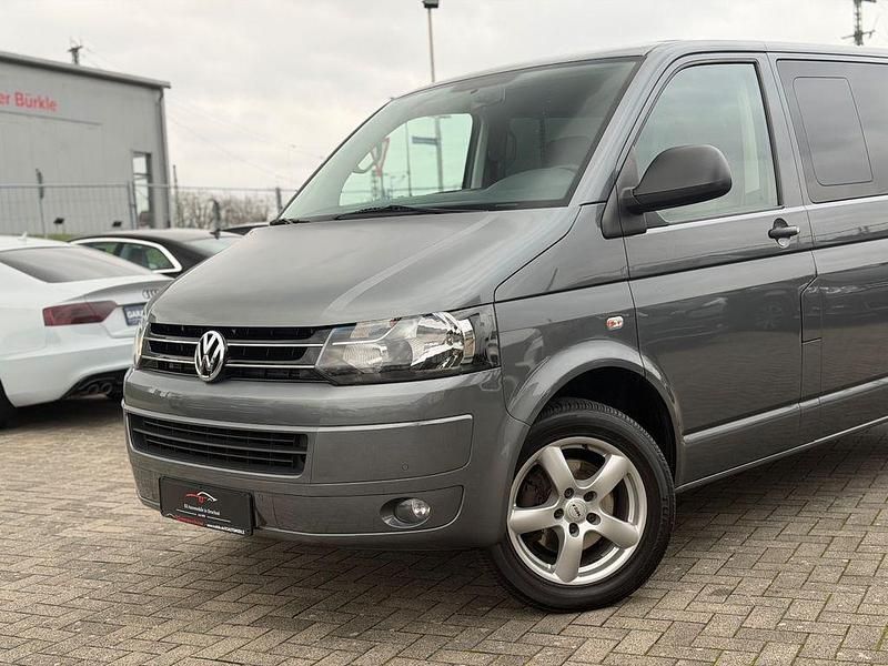 Gebraucht VW Multivan 140 PS (102 kW) 2011 Natural grey Van
