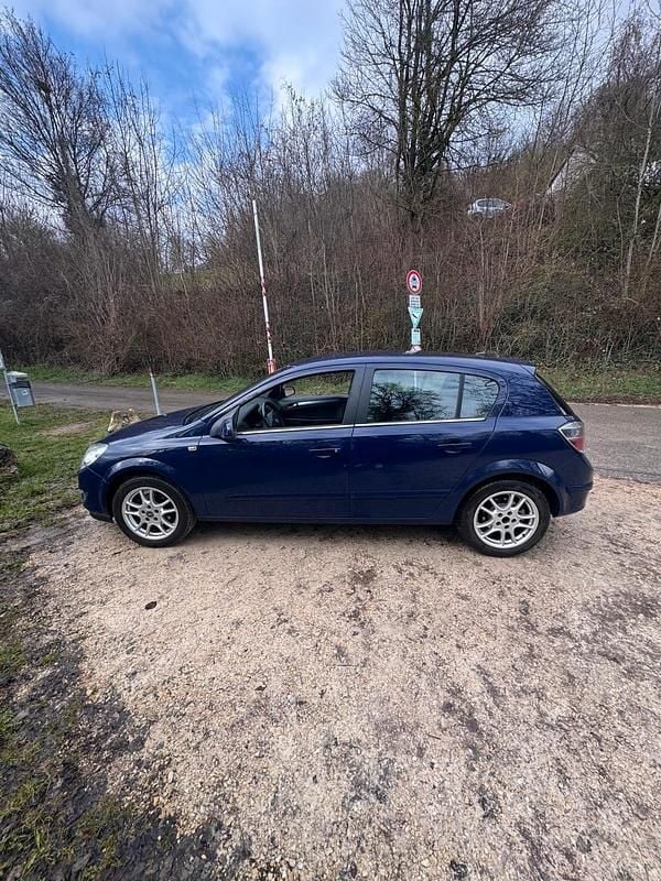 Gebraucht Opel Astra 140 PS (102 kW) 2008 Blau Kleinwagen
