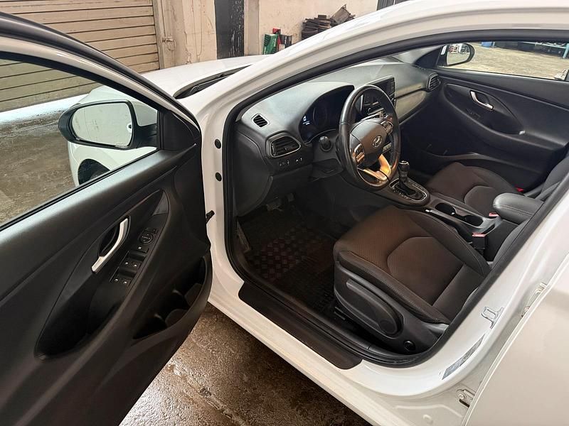 Gebraucht Hyundai i30 140 PS (102 kW) 2018 Weiß Kombi