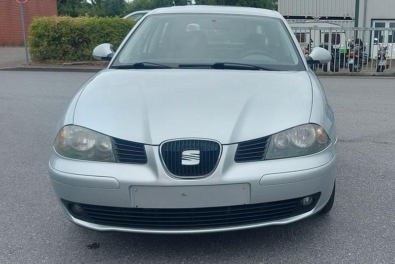 Silber Gebraucht 2004 Seat Ibiza Reference Limousine | 1.150 € (Guter Preis) - Bild 1/4