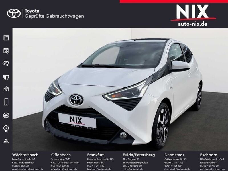 Schneeweiß Gebraucht 2021 Toyota Aygo Team Kleinwagen | 15.370 € (Teuer) - Bild 1/4