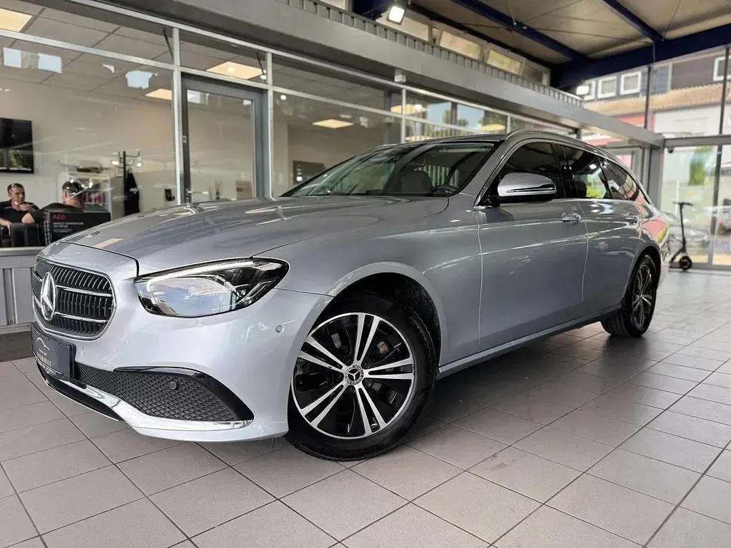 Gebraucht Mercedes E220 Avantgarde 200 PS (147 kW) 2022 Silber Limousine