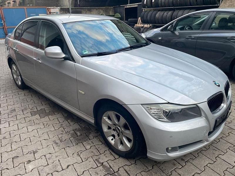 Second-hand BMW 320 163 CP (119 kW) 2009 Argintiu Berlinǎ