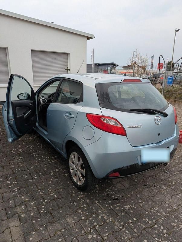 Gebraucht Mazda 2 75 PS (55 kW) 2010 Blau Kleinwagen