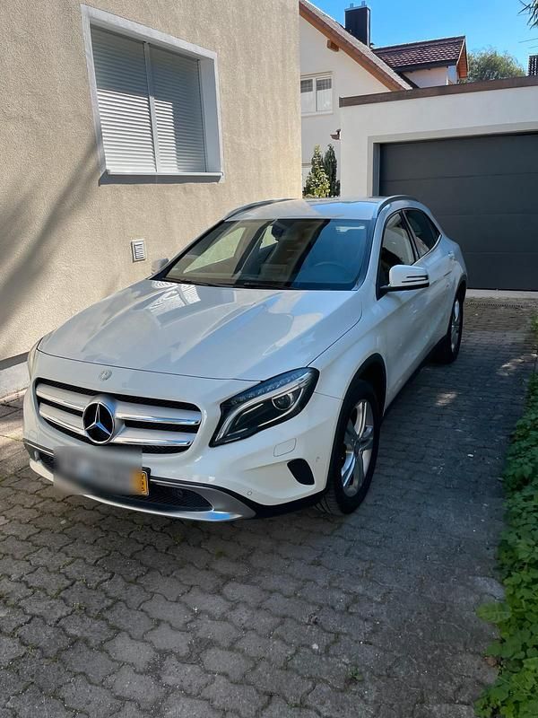 Weiß Gebraucht 2016 Mercedes GLA200 SUV | 12.000 € (Superpreis) - Bild 1/4
