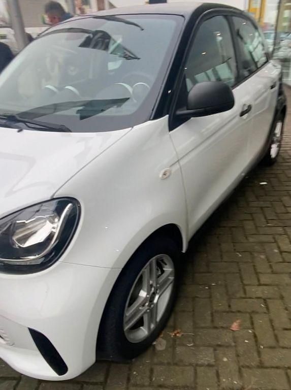 Weiß Gebraucht 2020 Smart ForFour Electric Drive Limousine | 11.500 € - Bild 1/1