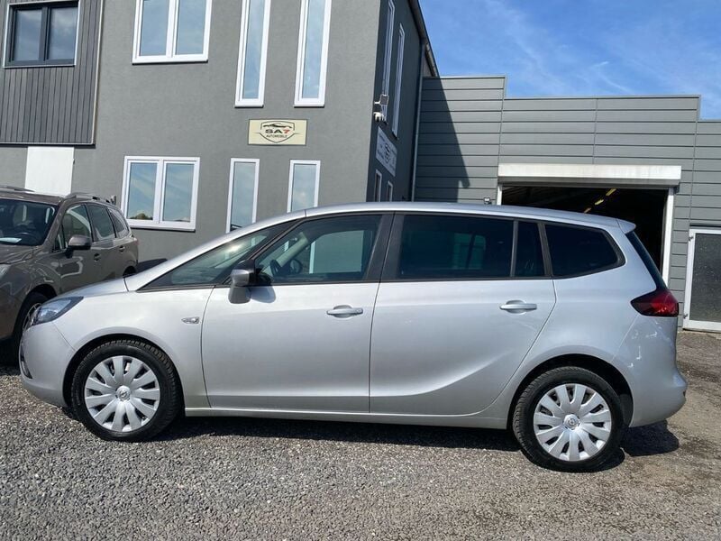 Silber Gebraucht 2016 Opel Zafira Tourer Edition Van / Kleinbus | 7.990 € (Superpreis) - Bild 1/4