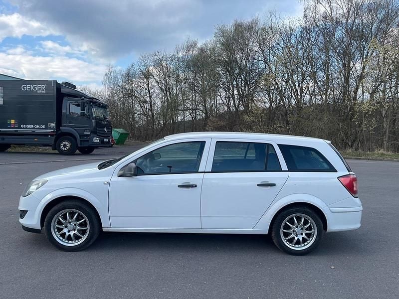 Gebraucht Opel Astra 90 PS (66 kW) 2010 Weiß Kombi
