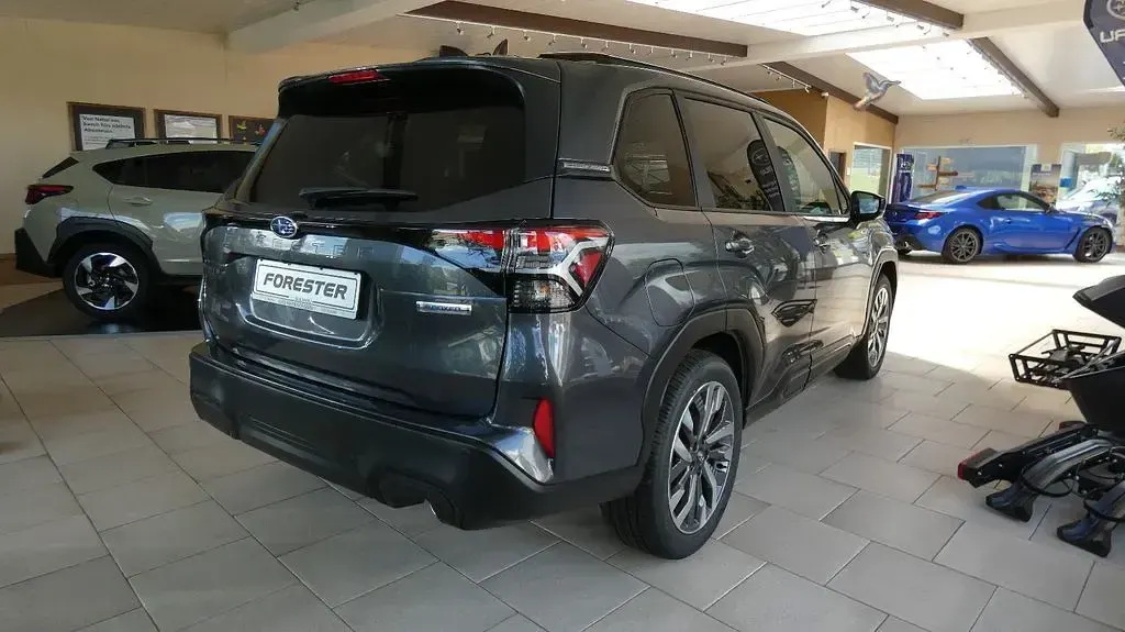 Neu Subaru Forester Platinum 136 PS (100 kW) 2026 Grau SUV