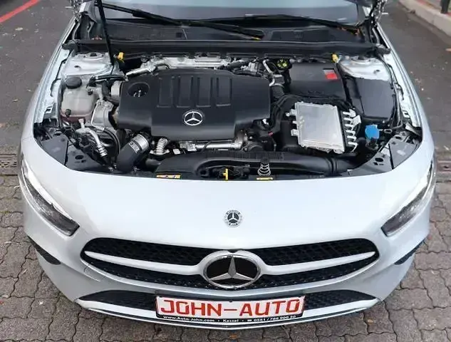Gebraucht Mercedes A180 116 PS (85 kW) 2023 Iridiumsilber (metallic) Limousine