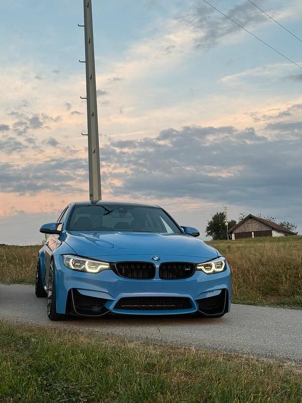 Blau Gebraucht 2017 BMW M3 Limousine | 69.999 € - Bild 1/4
