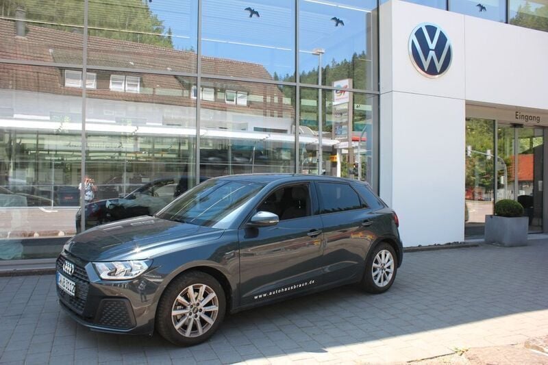 Manhattangrau metallic Gebraucht 2023 Audi A1 Sportback Comfort Kleinwagen | 22.990 € (Fairer Preis) - Bild 1/4
