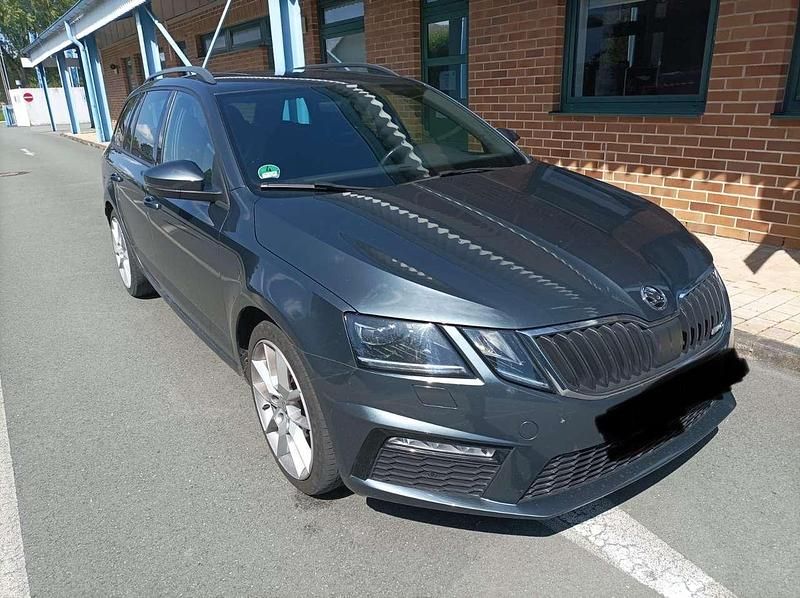 Grau Gebraucht 2018 Skoda Octavia RS Kombi | 19.600 € (Etwas zu teuer) - Bild 1/4