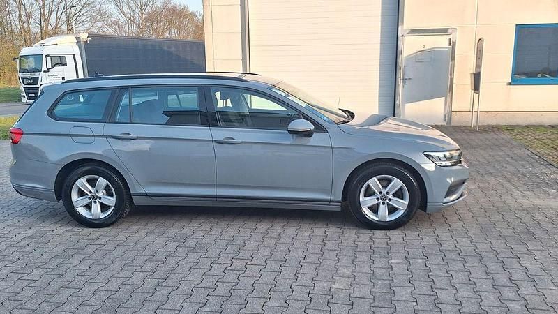 Gebraucht VW Passat Conceptline 150 PS (110 kW) 2022 Grau Kombi