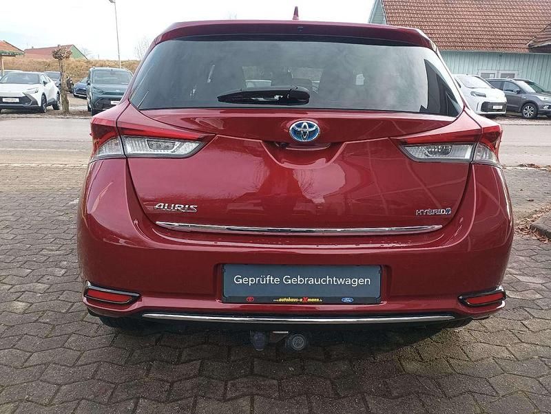 Gebraucht Toyota Auris Hybrid Edition-S 135 PS (99 kW) 2018 Rot Limousine