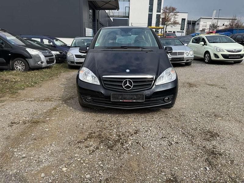 Kosmosschwarz metalliclack Gebraucht 2011 Mercedes A180 Kleinwagen | 1.980 € (Superpreis) - Bild 1/4