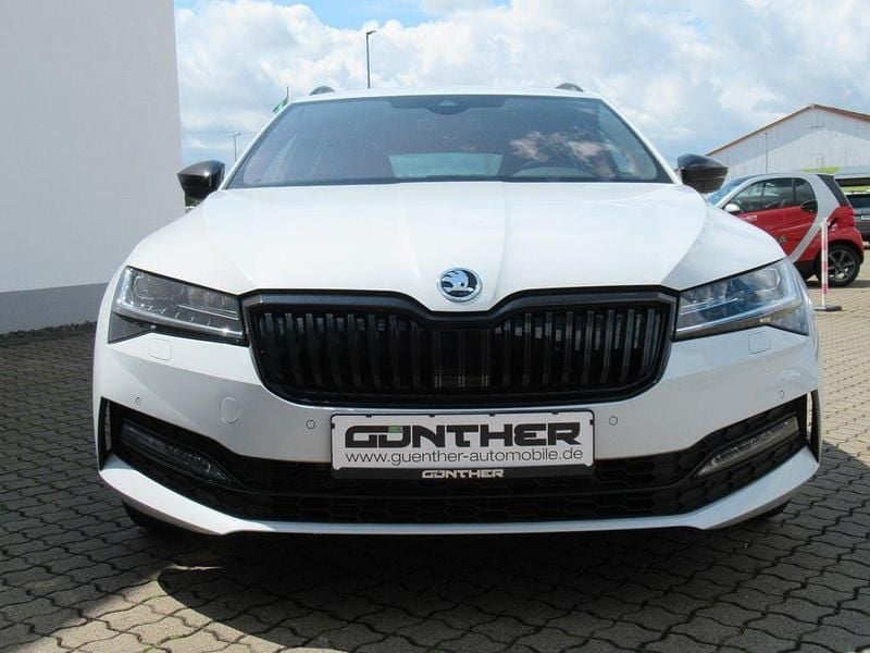 Moonweiss metallic met. Gebraucht 2021 Skoda Superb SportLine Kombi | 30.990 € (Fairer Preis) - Bild 1/4