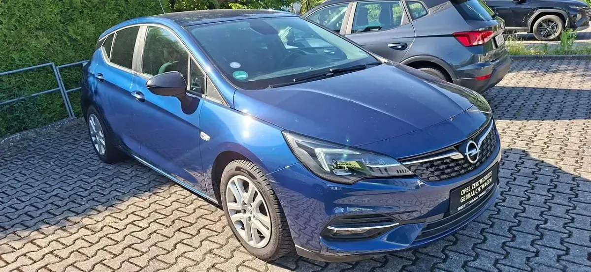Używany Opel Astra Edition+ 110 KM (80 kW) 2021 Niebieski Sedan/Limuzyna