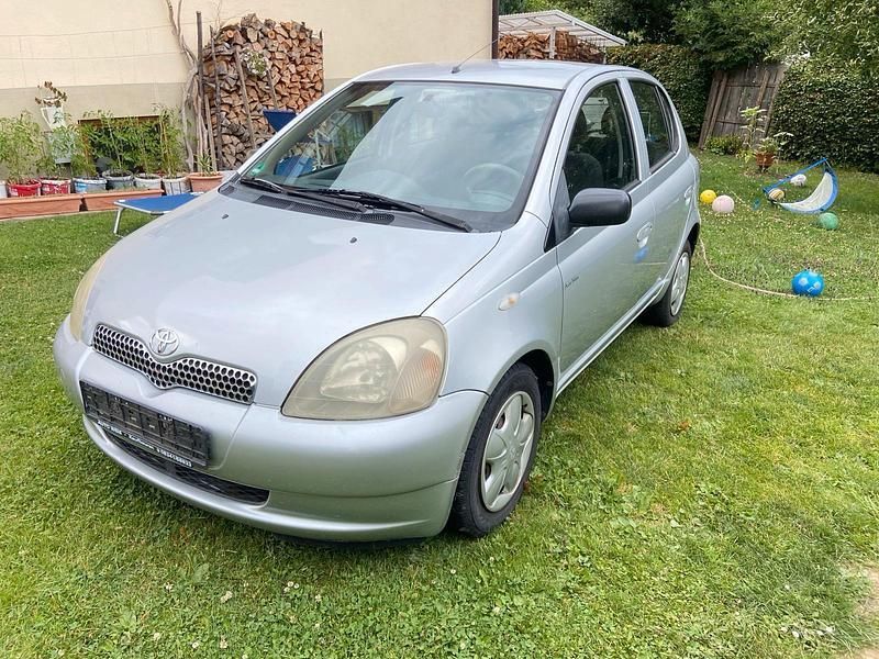 Silber Gebraucht 2002 Toyota Yaris Kleinwagen | 2.300 € (Guter Preis) - Bild 1/4