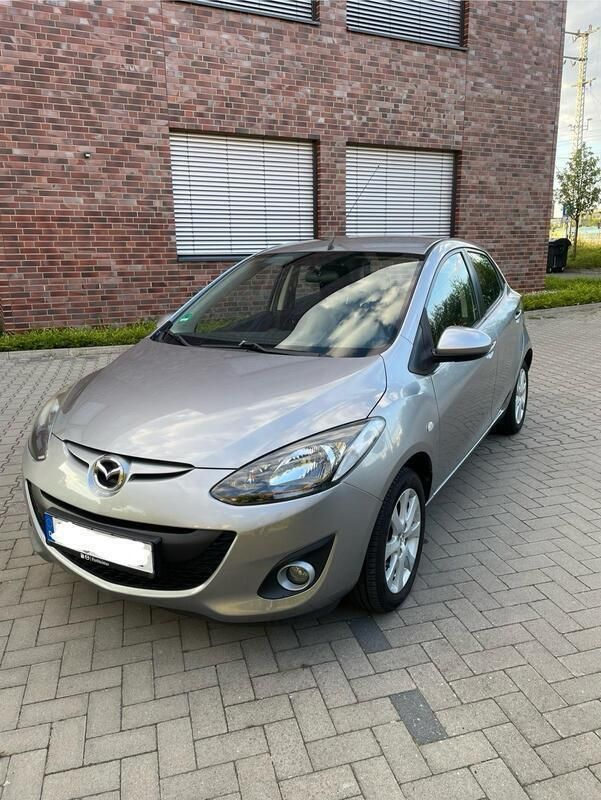 Grau Gebraucht 2013 Mazda 2 Kleinwagen | 6.300 € (Fairer Preis) - Bild 1/4
