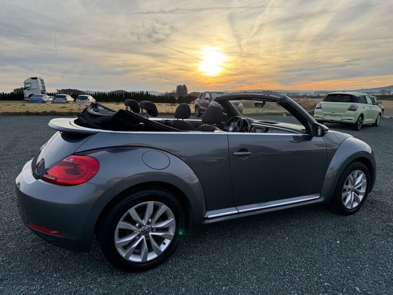 Grau Gebraucht 2015 VW Beetle Allstar Cabrio | 11.500 € (Superpreis) - Bild 1/4