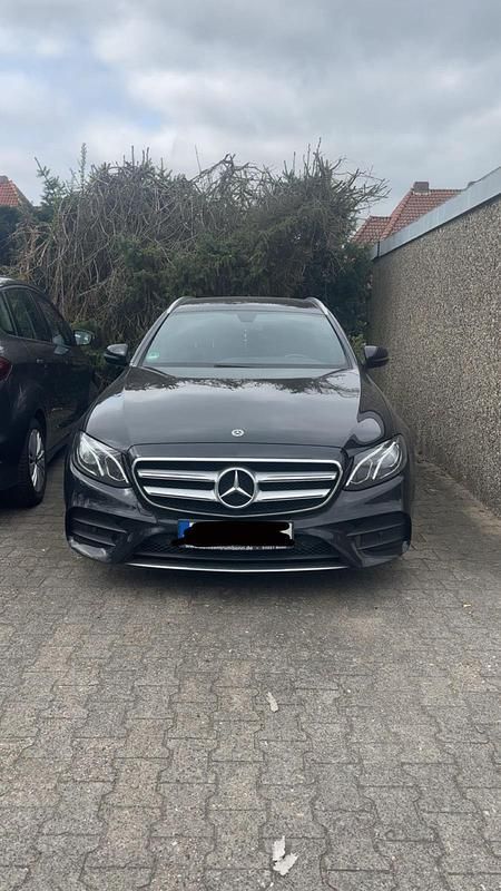 Gebraucht Mercedes E350 AMG 258 PS (189 kW) 2018 Schwarz Limousine