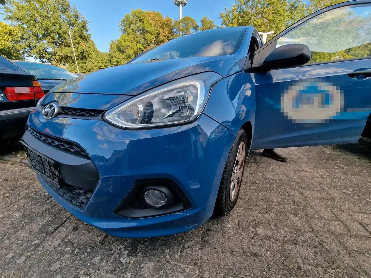 Gebraucht Hyundai i10 67 PS (49 kW) 2016 Blau Kleinwagen