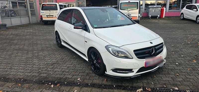 Gebraucht Mercedes B200 AMG 136 PS (100 kW) 2012 Weiß Van / Kleinbus
