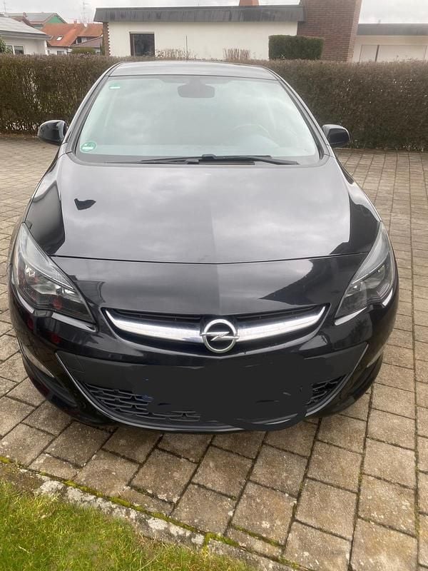 Gebraucht Opel Astra 140 PS (102 kW) 2014 Schwarz Limousine