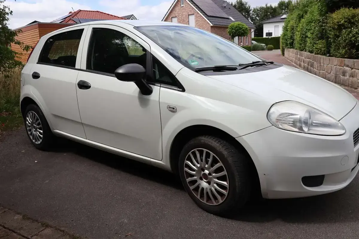 Gebraucht Fiat Grande Punto Active 77 PS (56 kW) 2009 Weiß Kleinwagen