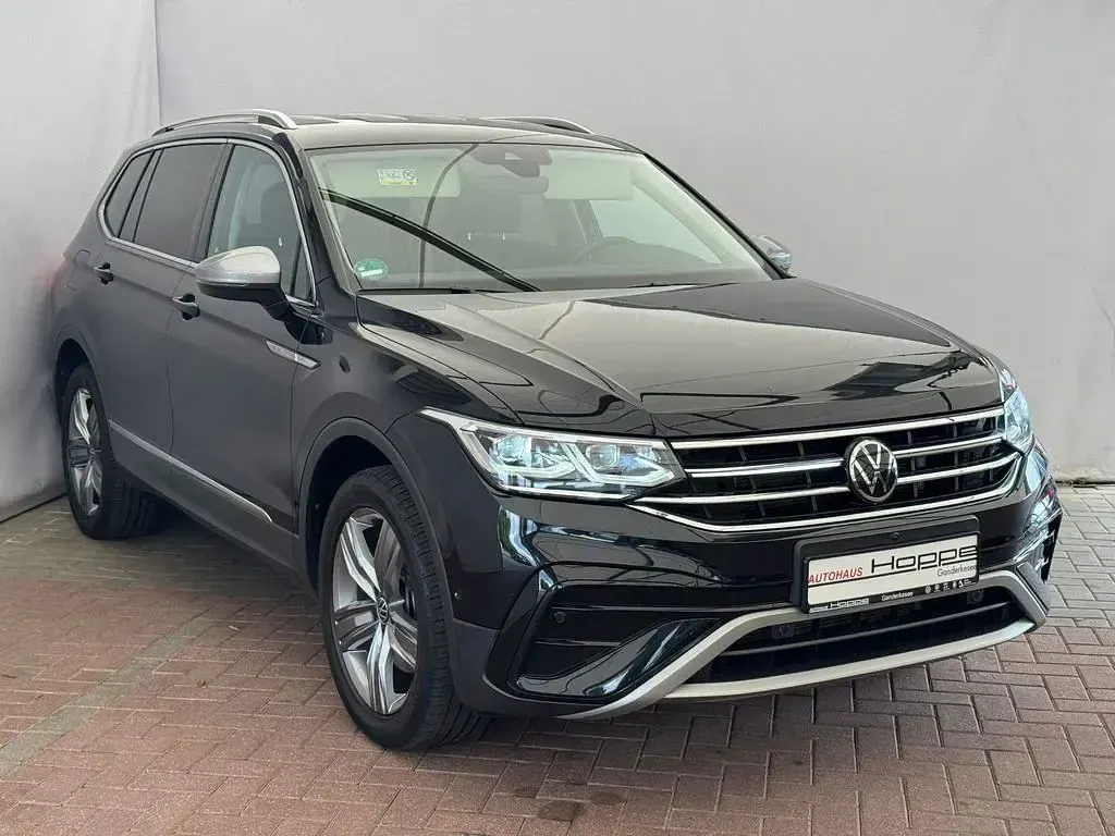 Gebraucht VW Tiguan Allspace Elegance 200 PS (147 kW) 2022 Deep black perleffekt SUV