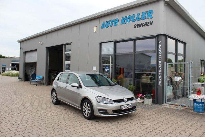 Silber Gebraucht 2016 VW Golf VII Trendline Limousine | 13.990 € (Guter Preis) - Bild 1/4