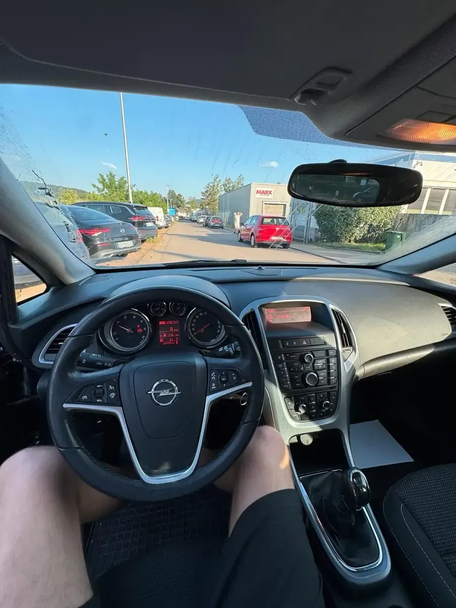 Gebraucht Opel Astra 110 PS (80 kW) 2015 Schwarz Kombi
