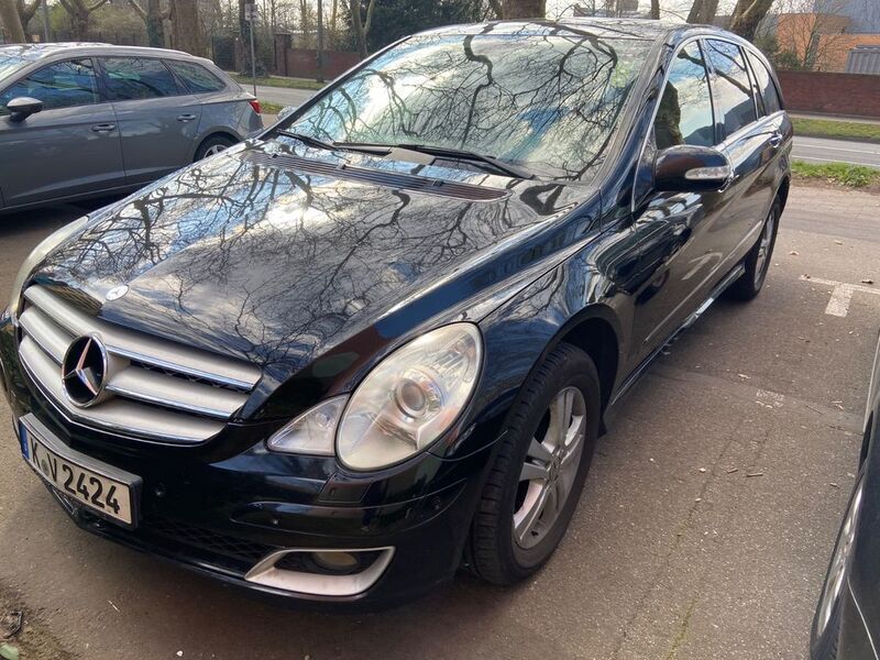 Schwarz Gebraucht 2007 Mercedes R320 Van / Kleinbus | 4.450 € (Fairer Preis) - Bild 1/4