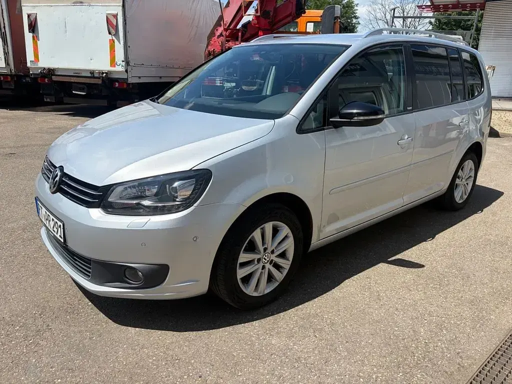 Gebraucht VW Touran Style 140 PS (102 kW) 2012 Silber Van / Kleinbus