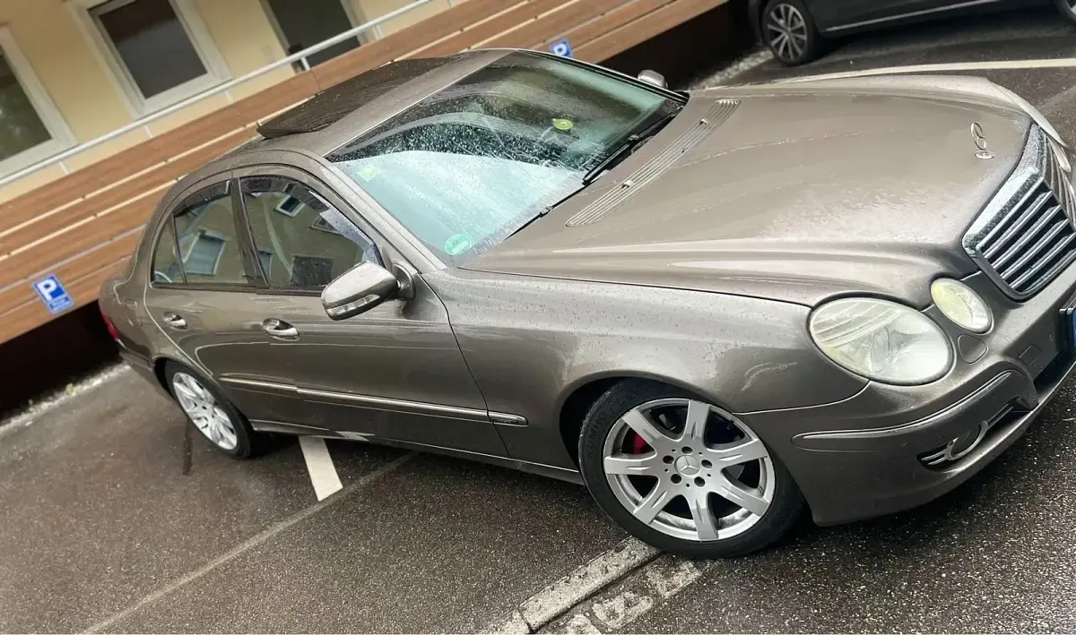 Gebraucht Mercedes E300 Avantgarde 211 PS (155 kW) 2008 Braun Limousine