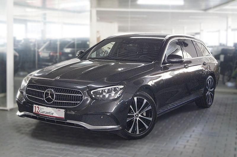 Grau Gebraucht 2022 Mercedes E300 Avantgarde Limousine | 28.990 € (Guter Preis) - Bild 1/4