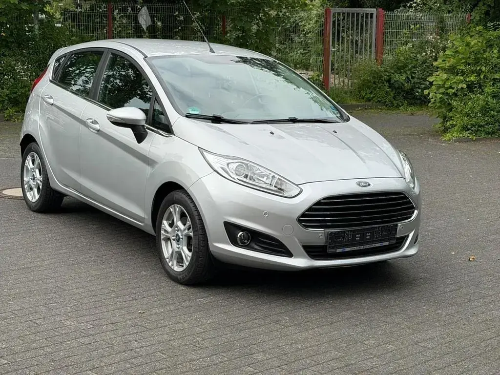 Gebraucht Ford Fiesta Trend 101 PS (74 kW) 2017 Silber Kleinwagen