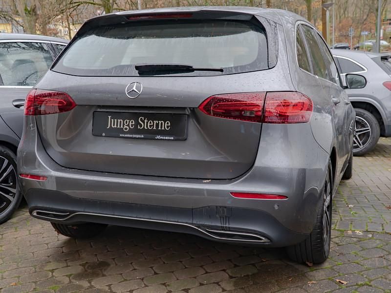 Gebraucht Mercedes B180 Progressive 136 PS (100 kW) 2024 Grau metalliclack mountaingrau Van / Kleinbus